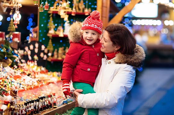 Cross-County-Center_HolidayMarket-560×373