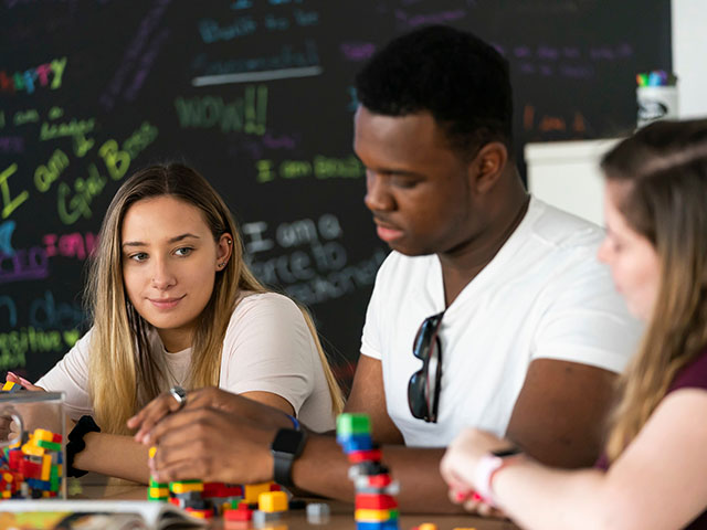 Iona-College-students-explore-the-mindset-of-the-maker-culture-in-the-Hynes-Institute-for-Entrepreneurship-&-Innovation-by-tinkering-with-LEGO-Photo-taken-by-Ben-Hider-pre-COVID-19-640×480